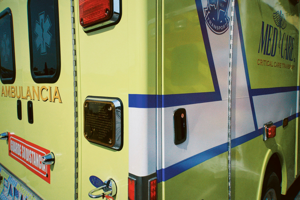 closeup of the back half of a yellow ambulance with Spanish text